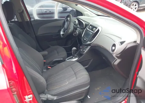 2017 Chevrolet Sonic Lt Auto z USA, uszkodzony, nr VIN 1G1JD5SH1H4141021